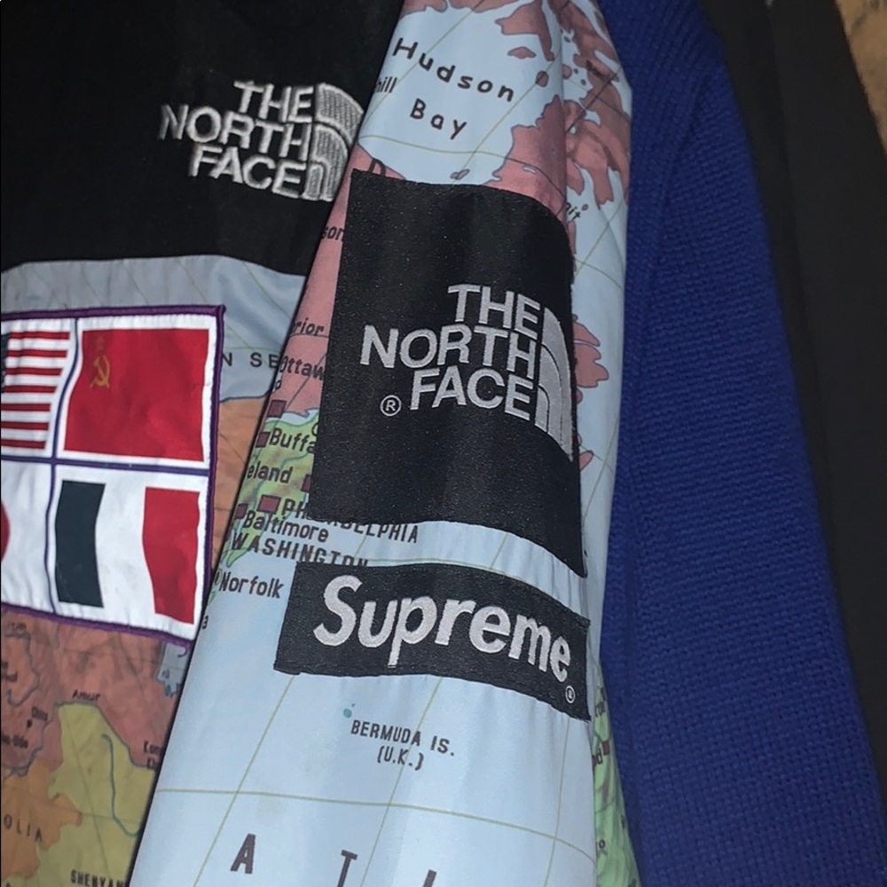 Supreme x north face  world map jacket - Picture 5 of 5
